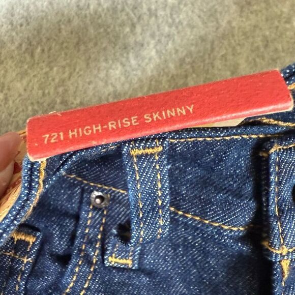 Levi Strauss & Co 721 Womens 26x30 High Rise Skinny Jeans Blue Dark Wash NWT - Picture 2 of 11